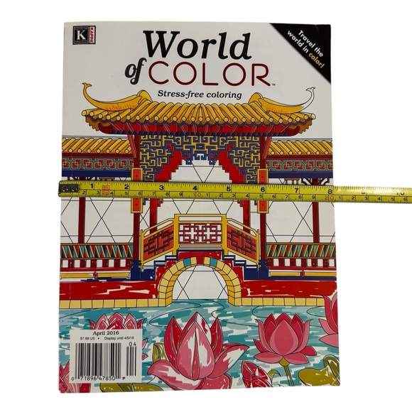World of Color 32 page stress-free coloring book with 22 Crayola colored pencils - Picture 10 of 10